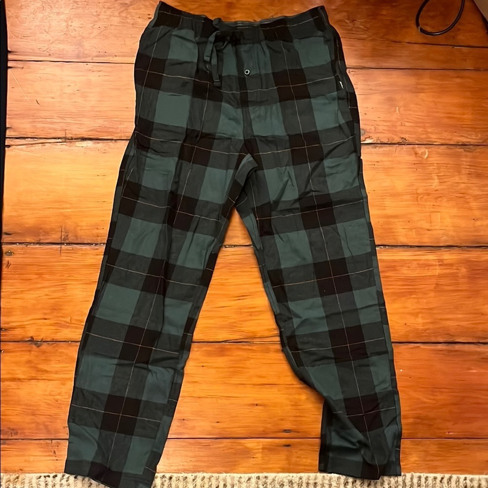 Eddie Bauer Men's Dark Green and Black Plaid Pajamas